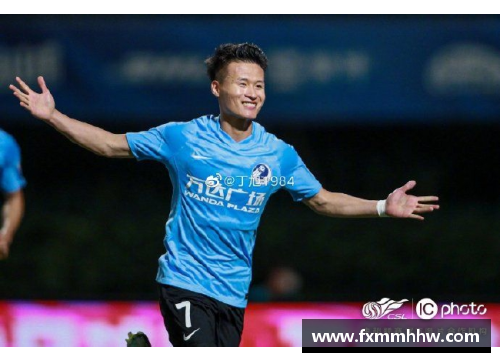 tb天博体育综合足球转会市场波动：球员身价飙升与俱乐部交易策略